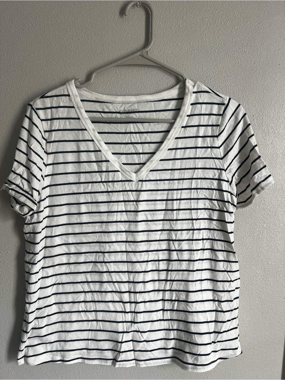 Old Navy White V-Neck Striped Tee